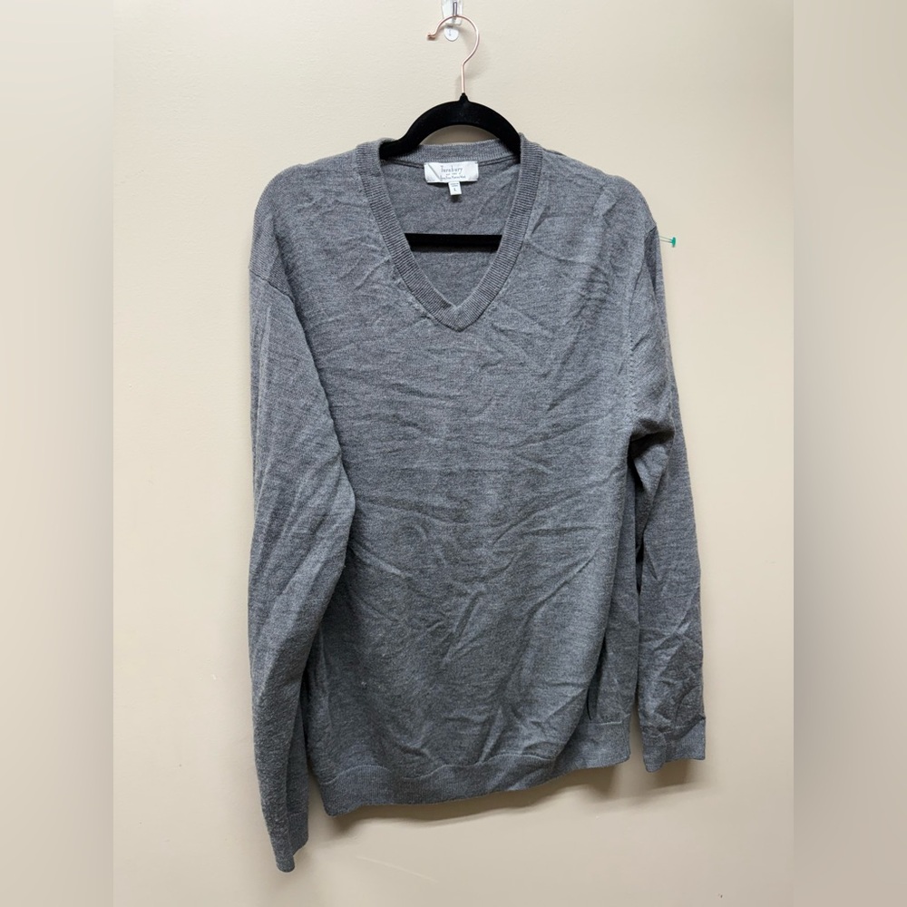 Turnbury Gray V-Neck Sweater 
100% Merino Wool
Size L
*NOTE SMALL HOLE*